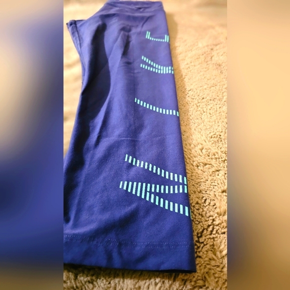 Nike Womens (Small) Cropped Workout Leggings - Picture 4 of 6